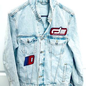 Zara Men’s Denim Jacket with large graphic on Back with 6 buttons  pockets